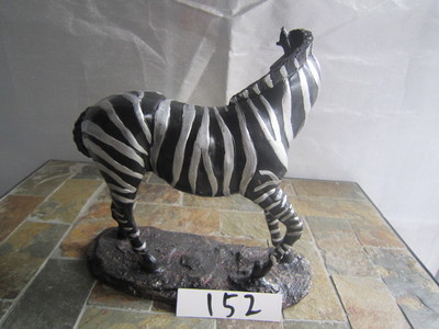 树脂工艺品之美 以长颈鹿摆饰为例的市场与工艺浅析